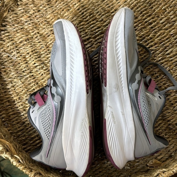 Saucony 15 running shoe ally quartz, purple & grey comfortable,lightweight,SZ 7W - Picture 3 of 8